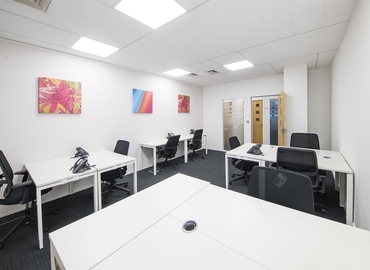  Work space in St Albans, Fountain Court, 25 m² - MatchOffice.co.uk