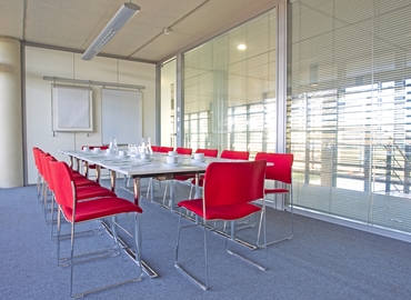 250 m² Coworking space  in Luton, Great Marlings Innovation Centre and Business Base (LU2 8DL) - 4 | MatchOffice
