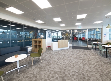  Business center  in West London, South Wing, 100 m² - MatchOffice.co.uk