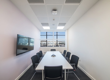  Business center  in West London, South Wing, 100 m² - MatchOffice.co.uk