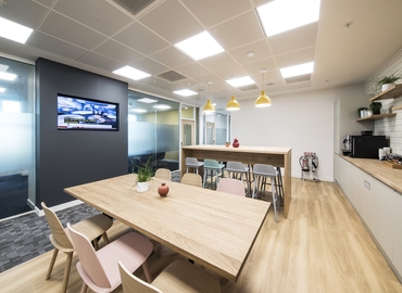  Coworking space in West London, South Wing, 100 m² - MatchOffice.co.uk