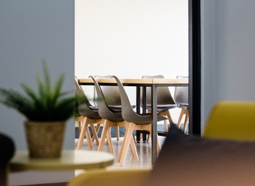  Work space in Cardiff, Wellington Street, 400 m² - MatchOffice.co.uk