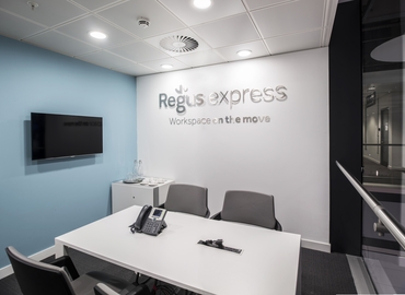  Work space in West London, Arrivals Concourse, 150 m² - MatchOffice.co.uk