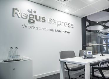  Coworking space in West London, Arrivals Concourse, 150 m² - MatchOffice.co.uk