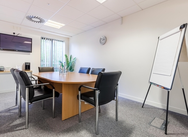 Meeting room hire in Leatherhead, Guildford Road, 40 m² - MatchOffice.co.uk