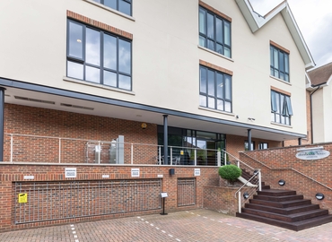 90 m² Business center in Leatherhead, Guildford Road (KT22 9AD) - 2 | MatchOffice