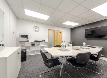 238 m² Business park in Farnborough, Alexandra Road (GU14 6DQ) - 1 | MatchOffice.com
