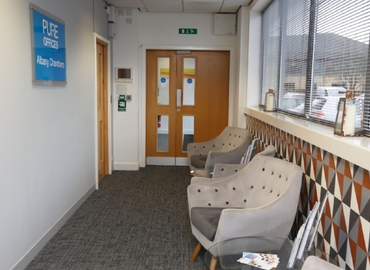 Business centre  in Hertfordshire, Bridge Road East 26, 571 m² - MatchOffice.co.uk