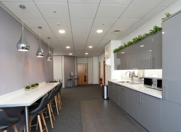  Business center  in Hertfordshire, Bridge Road East 26, 571 m² - MatchOffice.co.uk