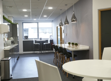  Business center  in Hertfordshire, Bridge Road East 26, 571 m² - MatchOffice.co.uk