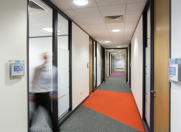  Business center  in Nottingham, Lake View Drive, 907 m² - MatchOffice.co.uk
