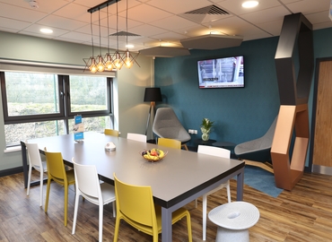 300 m² Business space in Leeds City Centre, Turnberry Park Road (LS27 7LE) - 4 | MatchOffice.com