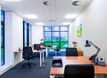  Work space in Luton, International Avenue 6, 100 m² - MatchOffice.co.uk