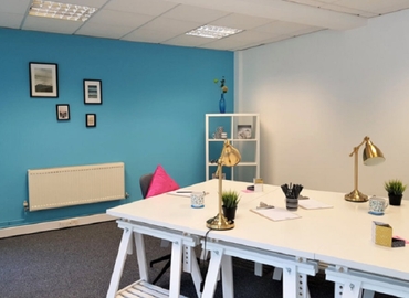  Business center  in Cheshire, Hooton Road, 10 m² - MatchOffice.co.uk