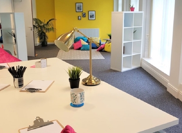 10 m² Conference center in Cheshire, Hooton Road (CH66 7NZ) - 1 | MatchOffice