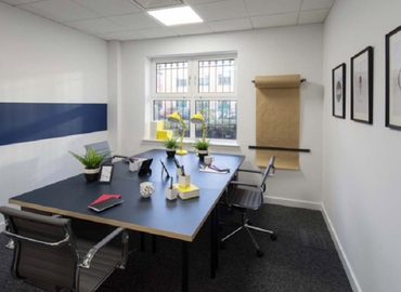10 m² Conference space in Cheshire, Stockport Road (SK8 2JX) - 1 | MatchOffice.com