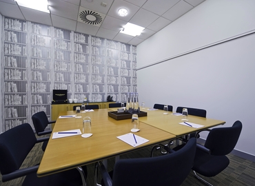 Business Centre in Bristol, Lower Castle Street, 70 m² - MatchOffice.co.uk