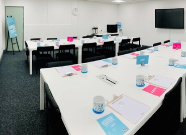 10 m² Meeting room in Leeds City Centre, Tunstall Road (LS11 5HL) - 2 | MatchOffice.com