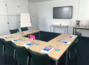 10 m² Meeting room in Bradford, Albion Road (BD10 9TQ) - 1 | MatchOffice