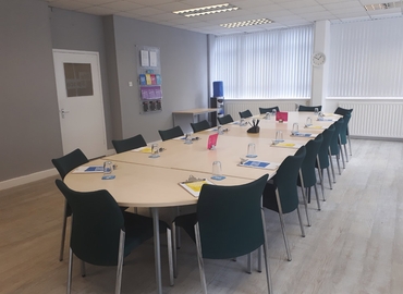 10 m² Convention center in Bradford, Albion Road (BD10 9TQ) - 2 | MatchOffice.com