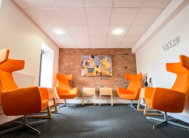 Business centre  in Gloucestershire, North Warehouse, 50 m² - MatchOffice.co.uk