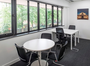 Business centre  in High Wycombe, Aston Court, 24 m² - MatchOffice.co.uk