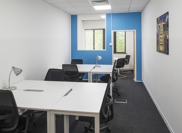 Business centre  in High Wycombe, Aston Court, 24 m² - MatchOffice.co.uk