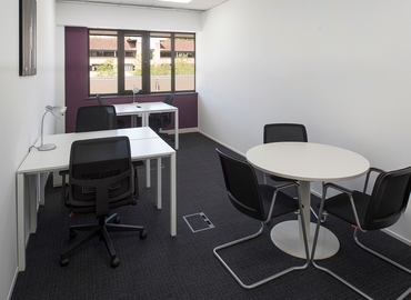 Business centre  in High Wycombe, Aston Court, 24 m² - MatchOffice.co.uk