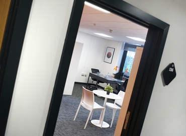  Meeting room for rent in Gloucestershire, Corinium Avenue, 10 m² - MatchOffice.co.uk