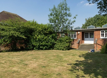 Business center in Hertfordshire, Alexander Road, 10 m² - MatchOffice.co.uk