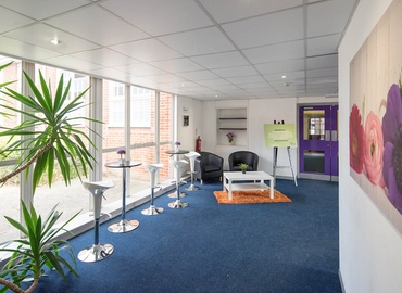 Business centre in Hertfordshire, Alexander Road, 10 m² - MatchOffice.co.uk
