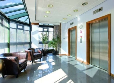 10 m² Business park place up for rent in Kent, Knightrider Street (ME15 6LU) - 2 | MatchOffice