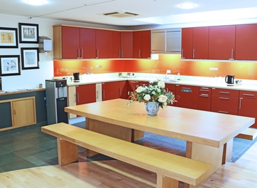 Business centre in Surrey, 4 Curtis Road, 10 m² - MatchOffice.co.uk