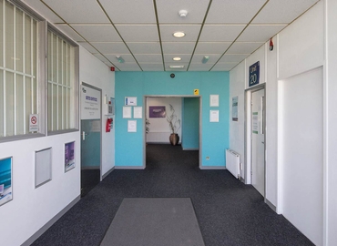 10 m² Business space in South London, Vulcan Way (CR0 9UG) - 2 | MatchOffice.com