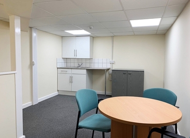 500 m² Business center in Milton Keynes, 1 to 9 Barton Road (MK2 3HU) - 1 | MatchOffice