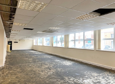 500 m² Business center building available to rent in Milton Keynes, 23 First Avenue (MK1 1DW) - 2 | MatchOffice