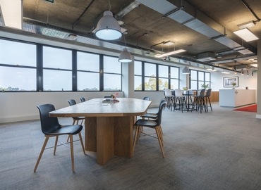 Business center 100 High Street N14 6BN North London