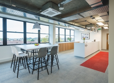  Meeting room for rent in North London, 100 High Street, 30 m² - MatchOffice.co.uk