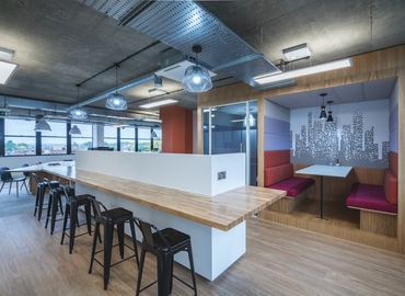  Meeting room for rent in North London, 100 High Street, 30 m² - MatchOffice.co.uk