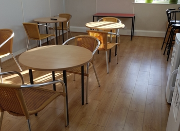 Rent a 10 m² Conference room in Liverpool, Saint Mary's Road (L19 2NL) - 4 | MatchOffice