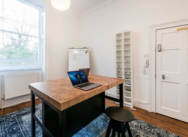  Coworking space in The City of London, Bloomsbury Street, 30 m² - MatchOffice.co.uk