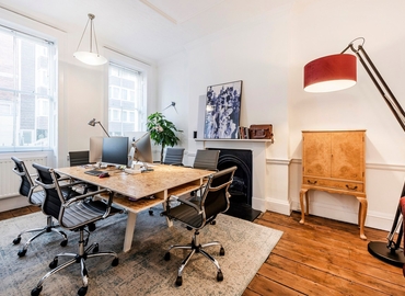  Coworking space in The City of London, Bloomsbury Street, 30 m² - MatchOffice.co.uk