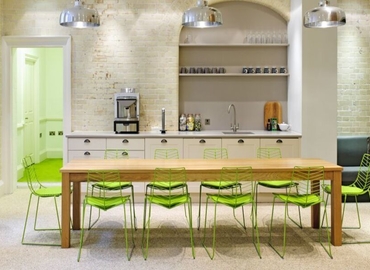 Business centre  in The City of London, 15 Stratton Street, 100 m² - MatchOffice.co.uk