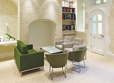 Business centre  in The City of London, 15 Stratton Street, 100 m² - MatchOffice.co.uk