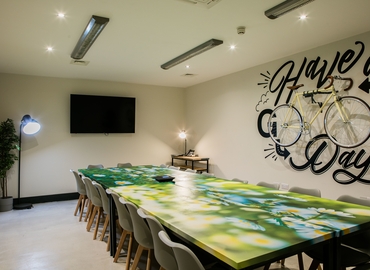 Business centre  in Cardiff, Wellington Street, 400 m² - MatchOffice.co.uk