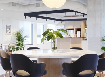 40 m² Business center place available to rent in City of London, Long Acre 22 (WC2E 9LY) - 1 | MatchOffice