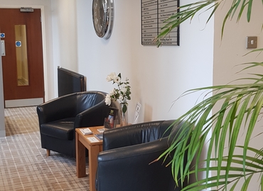 44 m² Business space in High Wycombe, Wellington Road (HP12 3PR) - 2 | MatchOffice.com