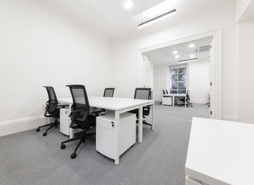 165 m² Business space in The City of London, 14-17 Red Lion Square (WC1R 4QH) - 1 | MatchOffice