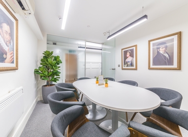  Business center  in The City of London, 14-17 Red Lion Square, 165 m² - MatchOffice.co.uk