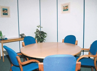 45 m² Meeting room in Basingstoke, Grove House - Meeting and Conference Rooms (RG24 8AG) - 5 | MatchOffice